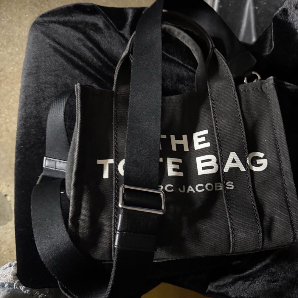 Marc Jacobs The CANVAS SMALL TOTE BAG - Picture 13 of 13